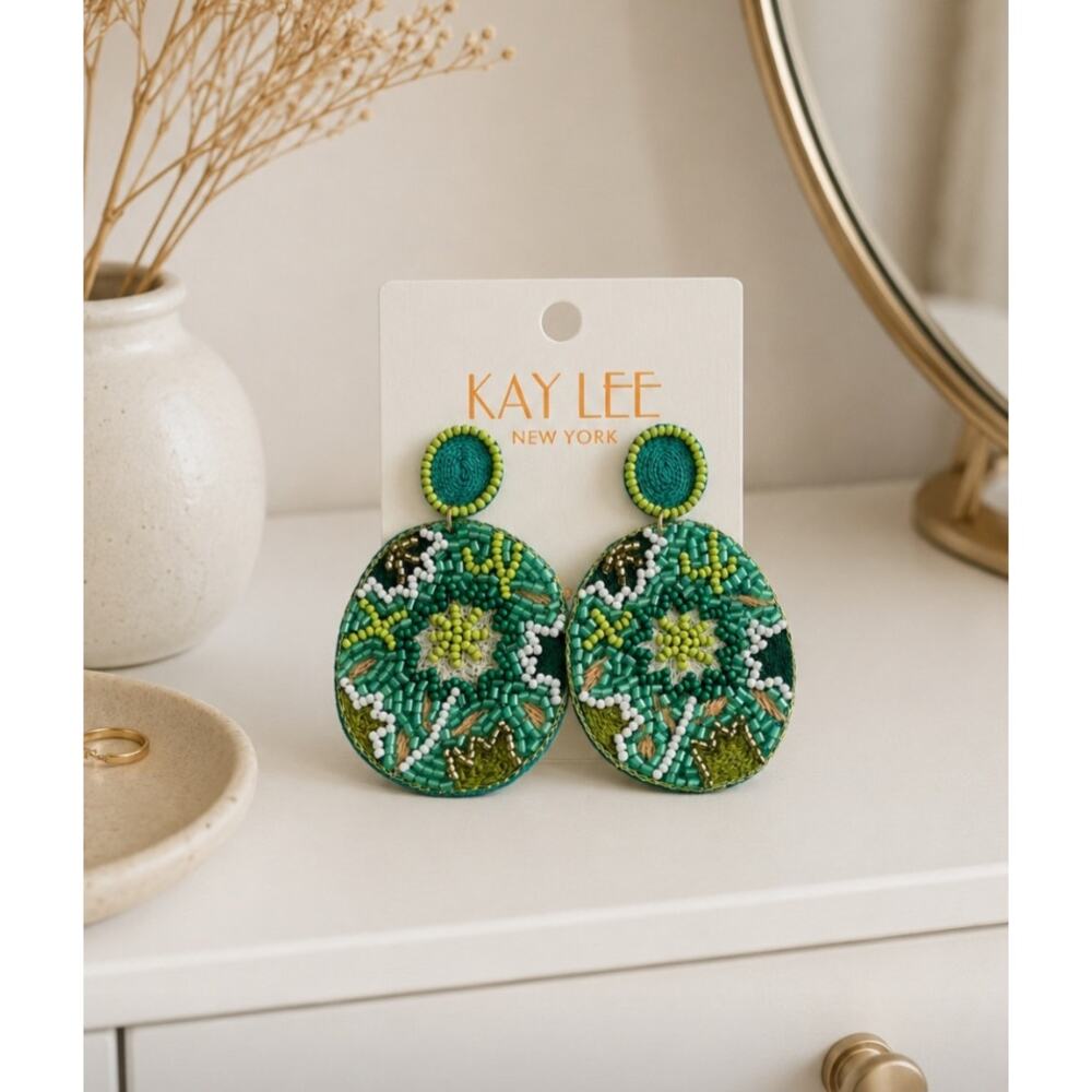 Kay Lee Green Round Beaded Earrings New - Picture 2 of 3